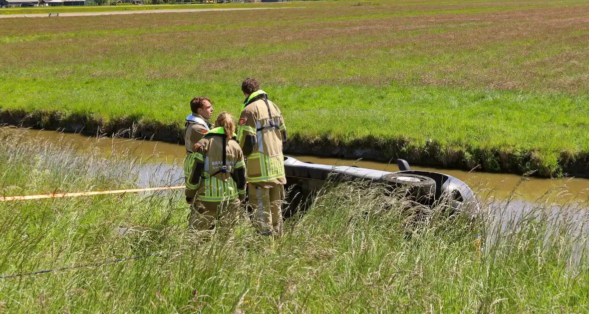 Brandweer redt inzittenden uit voertuig - Foto 5