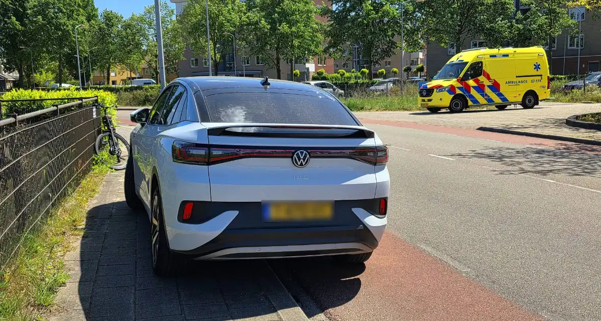 Ongeval tussen auto en e-bike leidt tot inzet ambulance