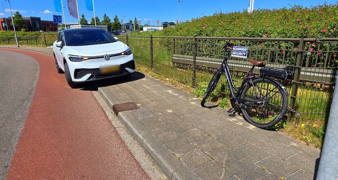 Ongeval tussen auto en e-bike leidt tot inzet ambulance - Foto 3