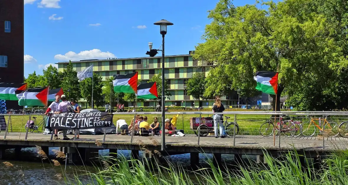 Onrust tijdens pro Palestina demonstratie op universiteitscampus - Foto 1