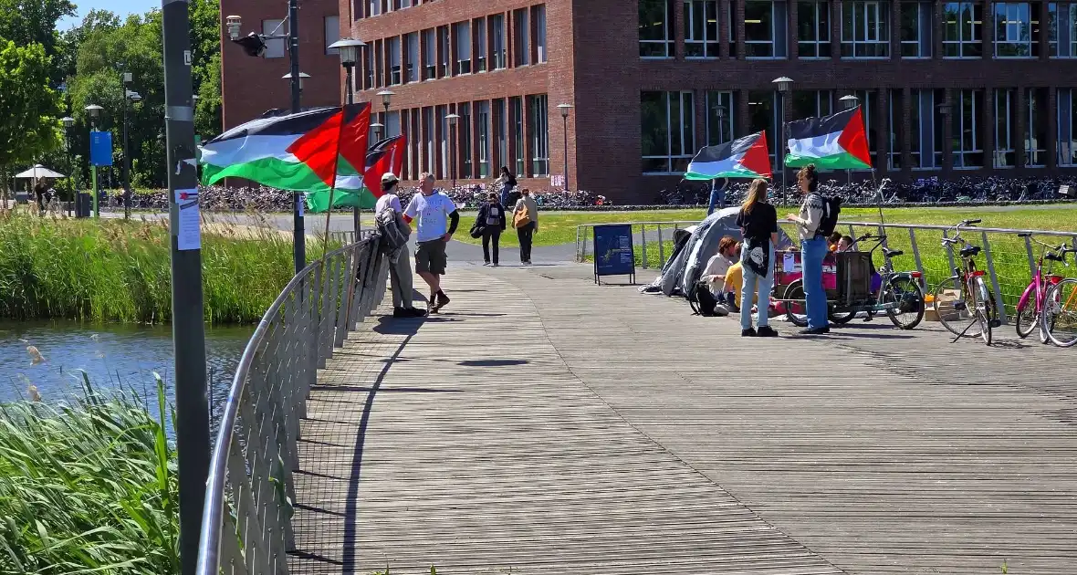 Onrust tijdens pro Palestina demonstratie op universiteitscampus - Foto 2
