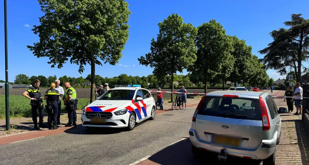 Fietser zwaargewond bij aanrijding met automobilist, traumahelikopter geland
