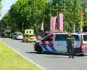 Automobilist van bestelbus klapt op boom, traumateam ingezet