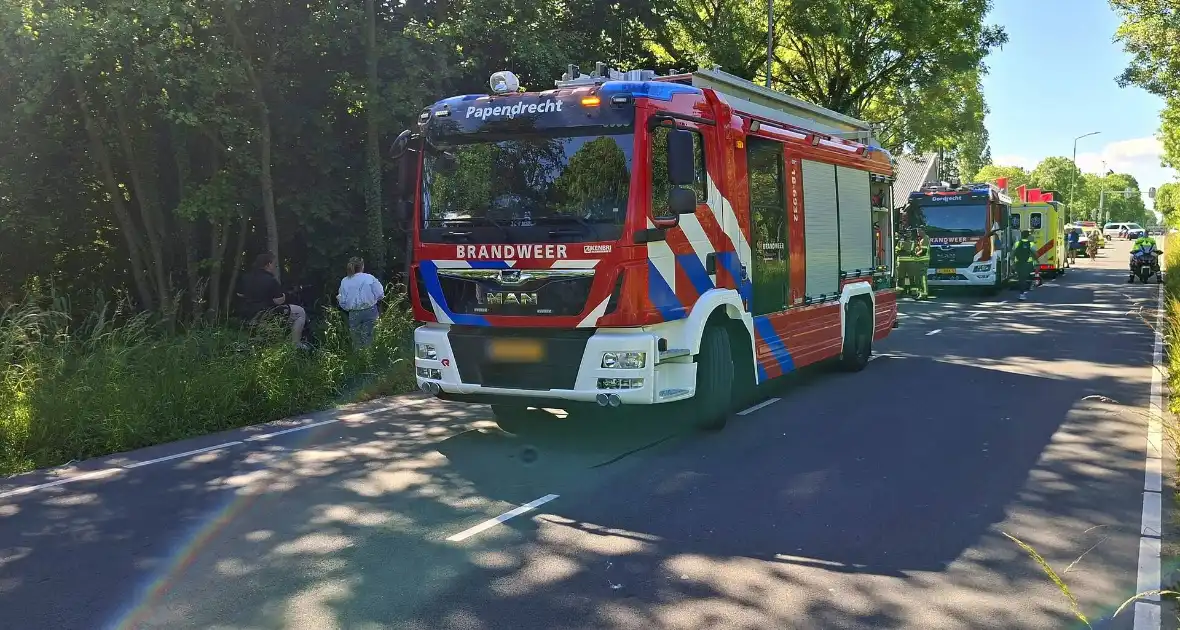 Automobilist van bestelbus klapt op boom, traumateam ingezet - Foto 5