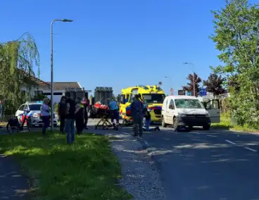 Fietser aangereden door automobilist, traumateam ingezet