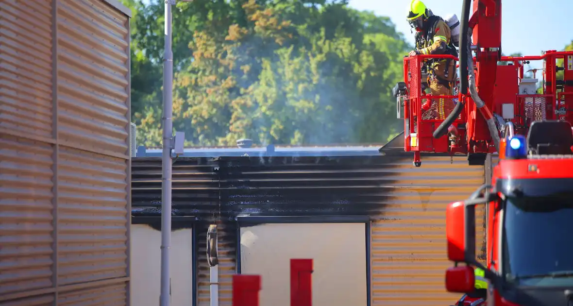 Zeer grote brand in gebouw hulpdiensten schalen op - Foto 1