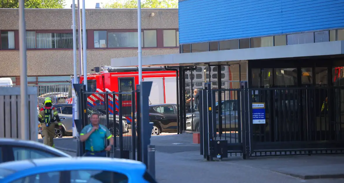 Zeer grote brand in gebouw hulpdiensten schalen op - Foto 2
