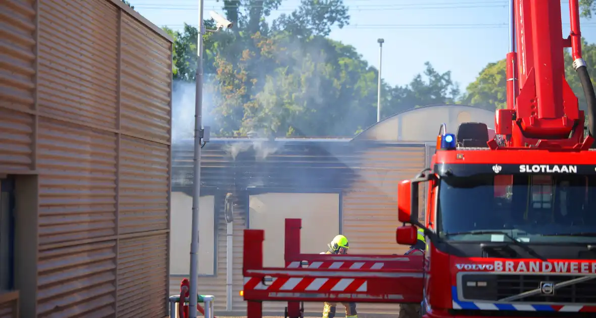 Zeer grote brand in gebouw hulpdiensten schalen op - Foto 4