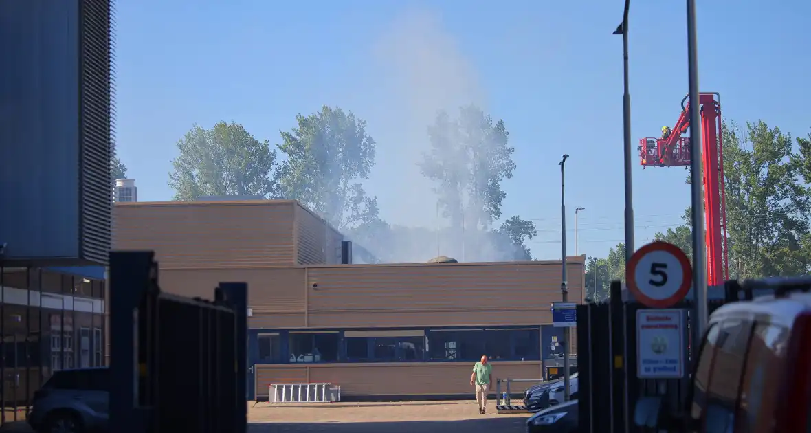 Zeer grote brand in gebouw hulpdiensten schalen op - Foto 6