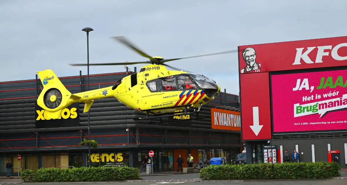 Traumahelikopter landt na ongeval - Foto 6