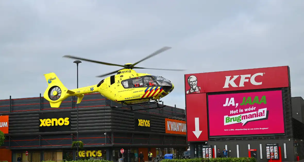 Traumahelikopter landt na ongeval - Foto 7