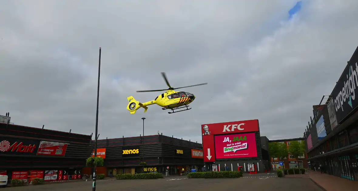 Traumahelikopter landt na ongeval - Foto 8