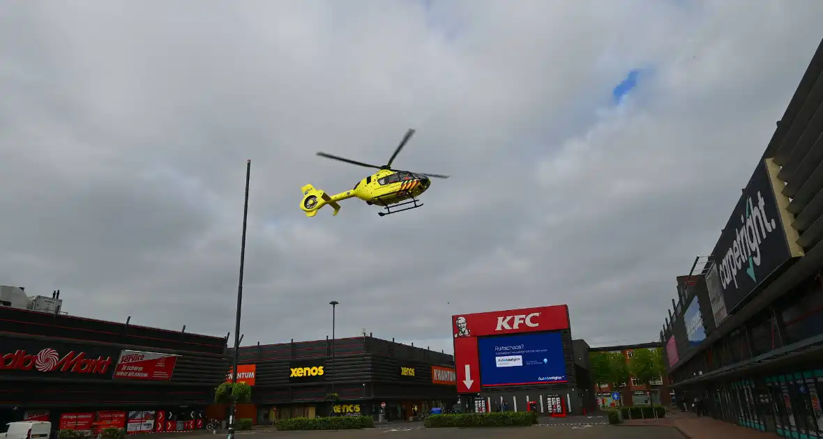 Traumahelikopter landt na ongeval - Foto 9
