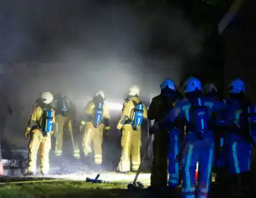 Uitslaande brand verwoest keten
