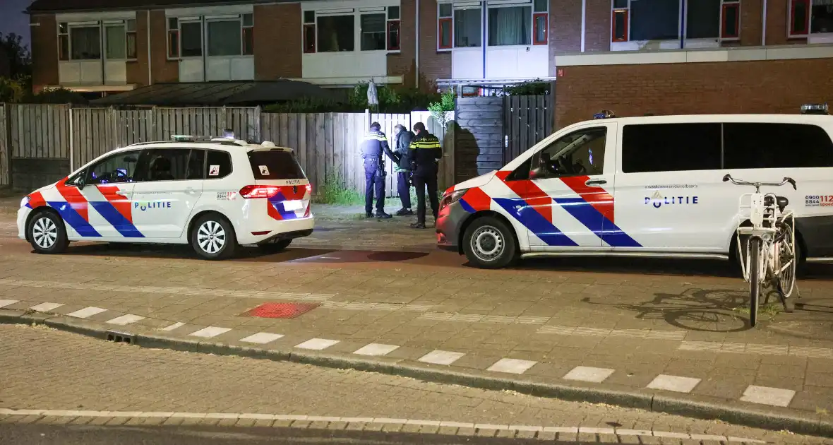 Politie doet onderzoek naar mogelijke woninginbraak - Foto 2
