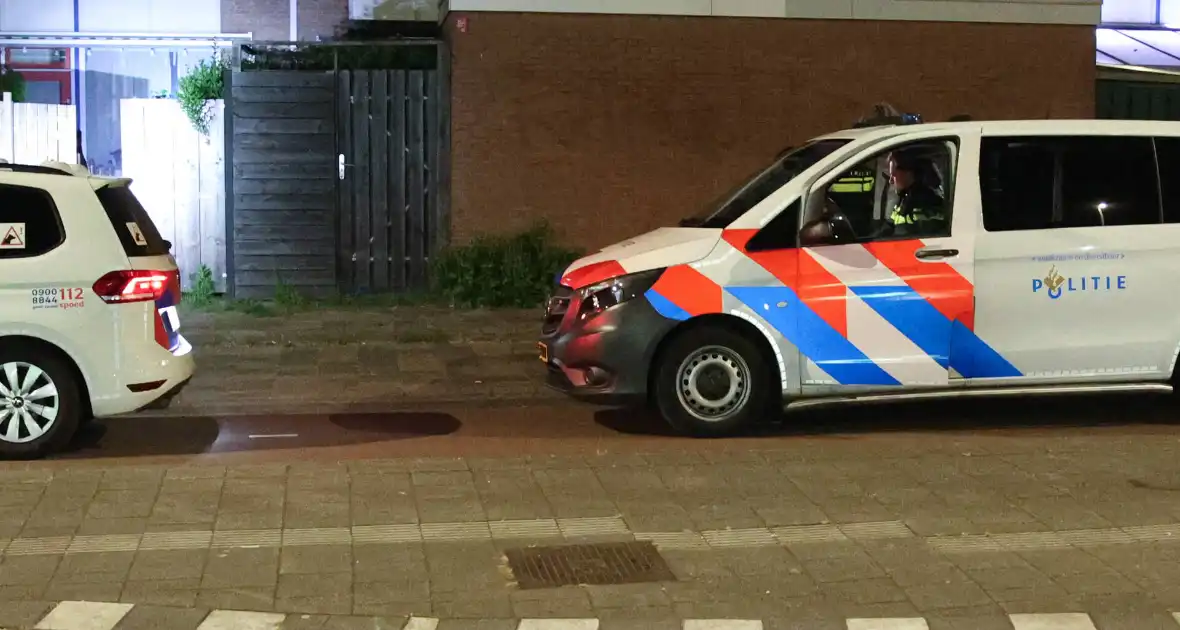 Politie doet onderzoek naar mogelijke woninginbraak - Foto 5