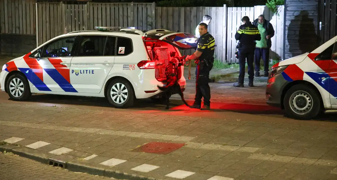 Politie doet onderzoek naar mogelijke woninginbraak - Foto 7