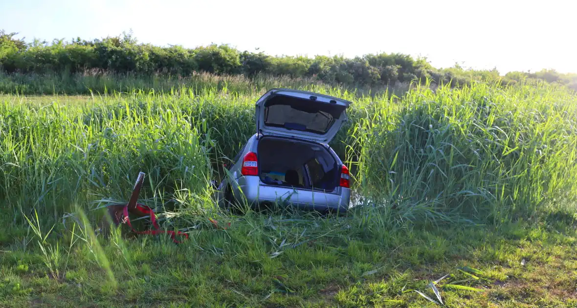Automobilist gewond nadat voertuig te water raakt - Foto 4