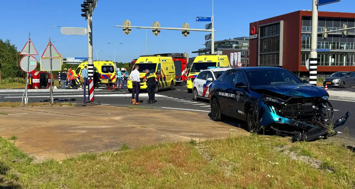 Vader en twee kinderen gewond na ongeval op kruising - Foto 2