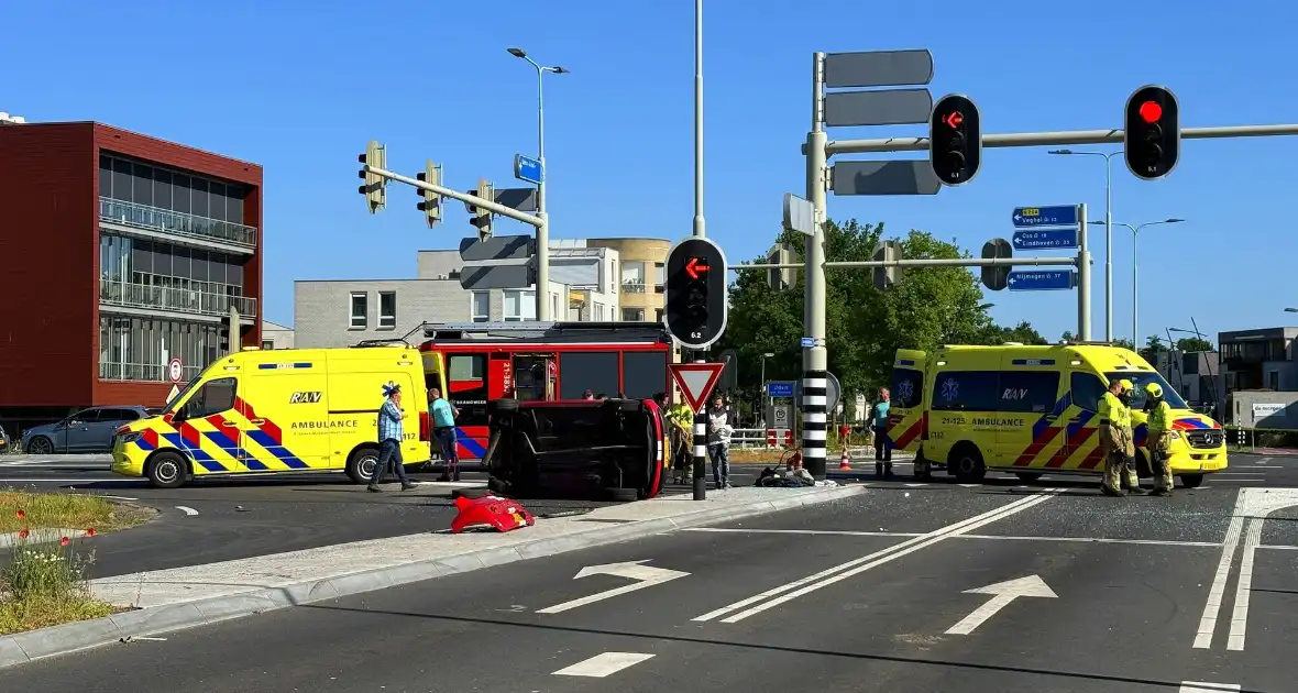 Vader en twee kinderen gewond na ongeval op kruising - Foto 3