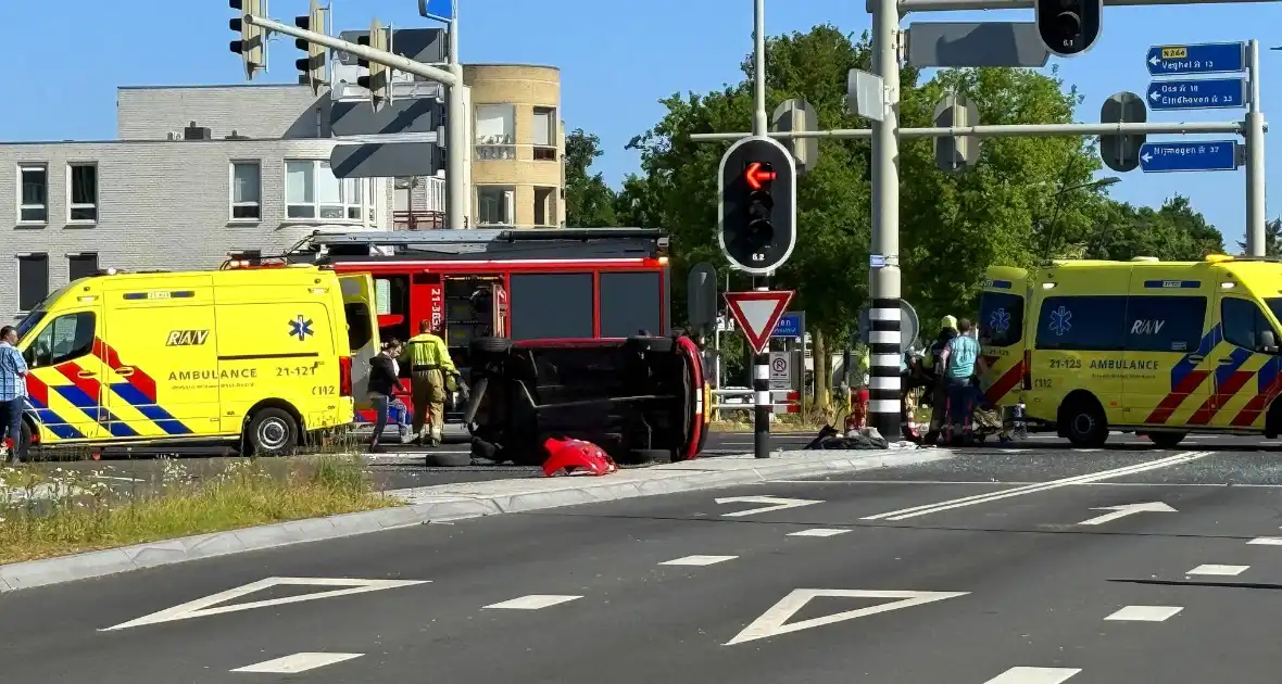 Vader en twee kinderen gewond na ongeval op kruising - Foto 4