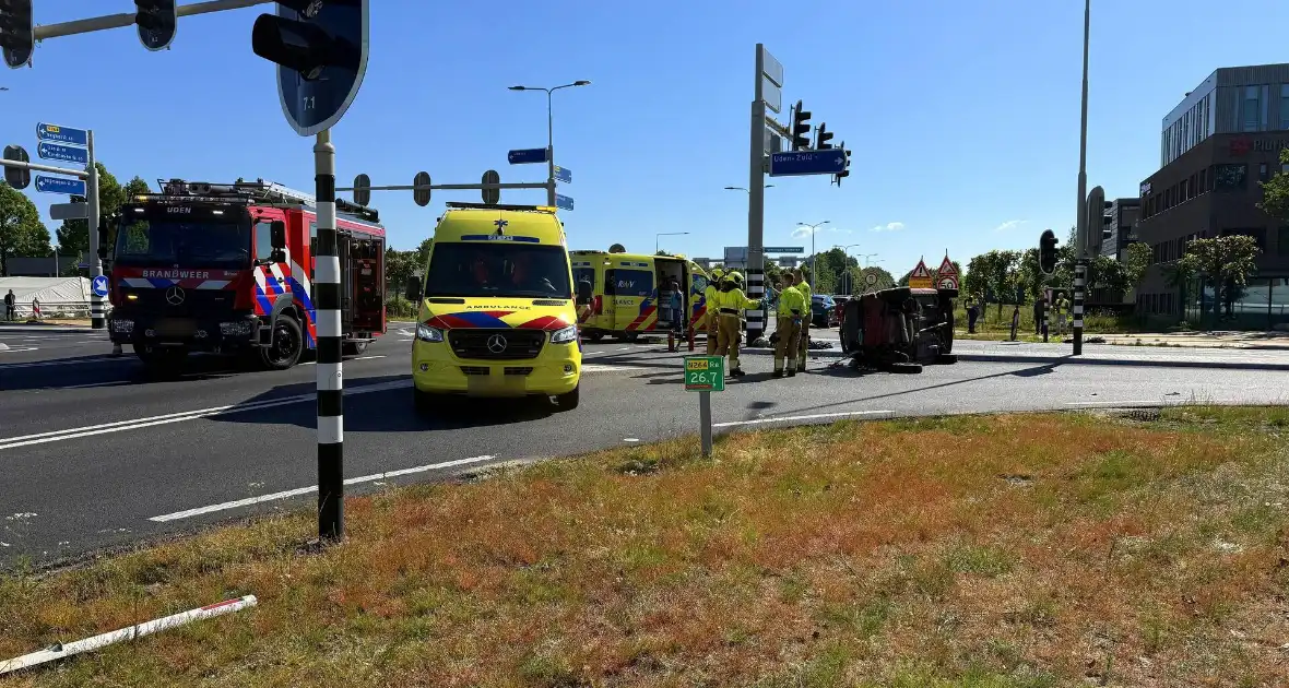 Vader en twee kinderen gewond na ongeval op kruising - Foto 6