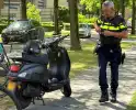 Scooterrijdster gewond na valpartij op kruising