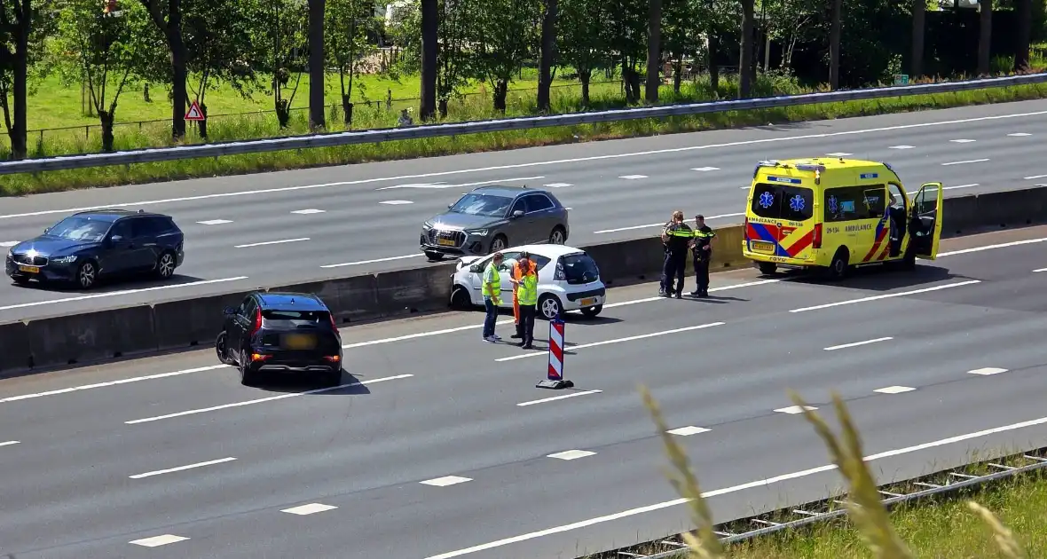 Ongeval op snelweg met twee voertuigen - Foto 1