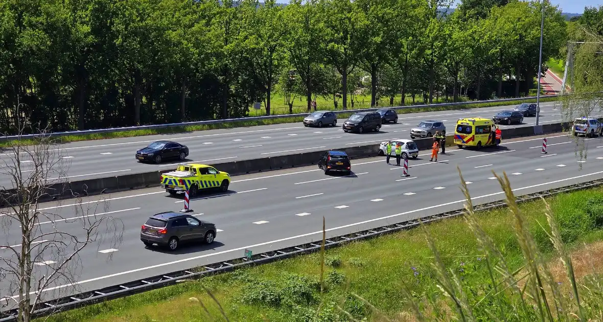 Ongeval op snelweg met twee voertuigen - Foto 2
