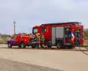 Brandweer besproeit duinen ter voorbereiding op demonstratie