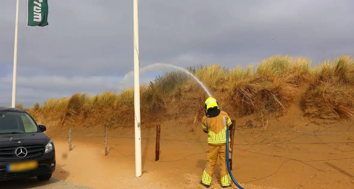 Brandweer besproeit duinen ter voorbereiding op demonstratie - Foto 10