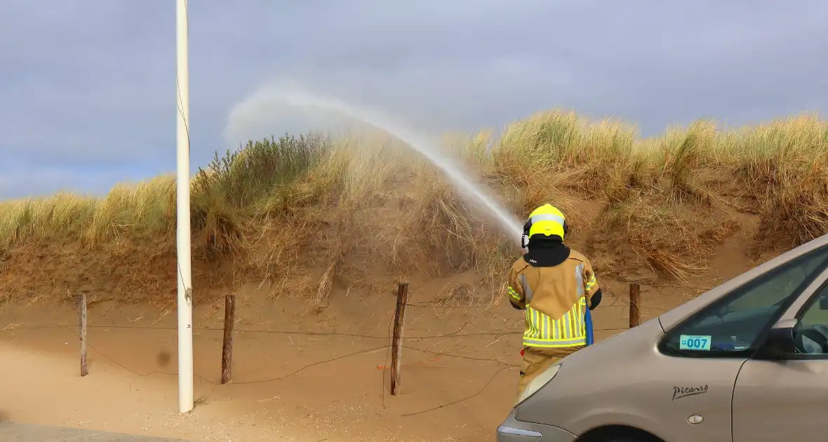 Brandweer besproeit duinen ter voorbereiding op demonstratie - Foto 8