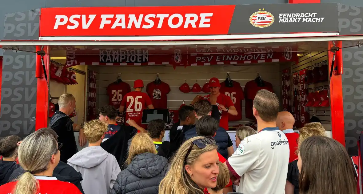 PSV landskampioen na bizarre inhaalrace - Foto 2