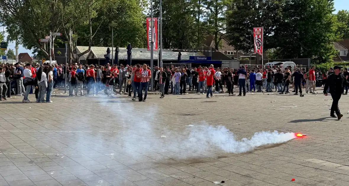 PSV landskampioen na bizarre inhaalrace - Foto 4