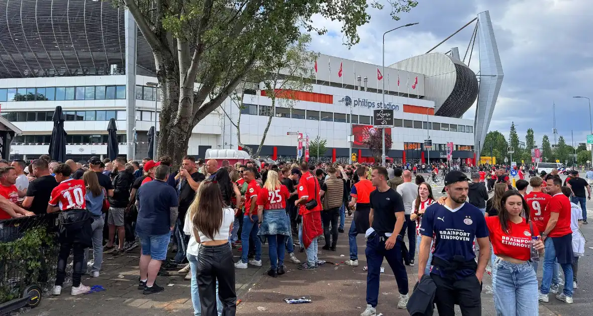 PSV landskampioen na bizarre inhaalrace - Foto 8