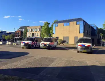 Mobiele eenheid aanwezig bij protest