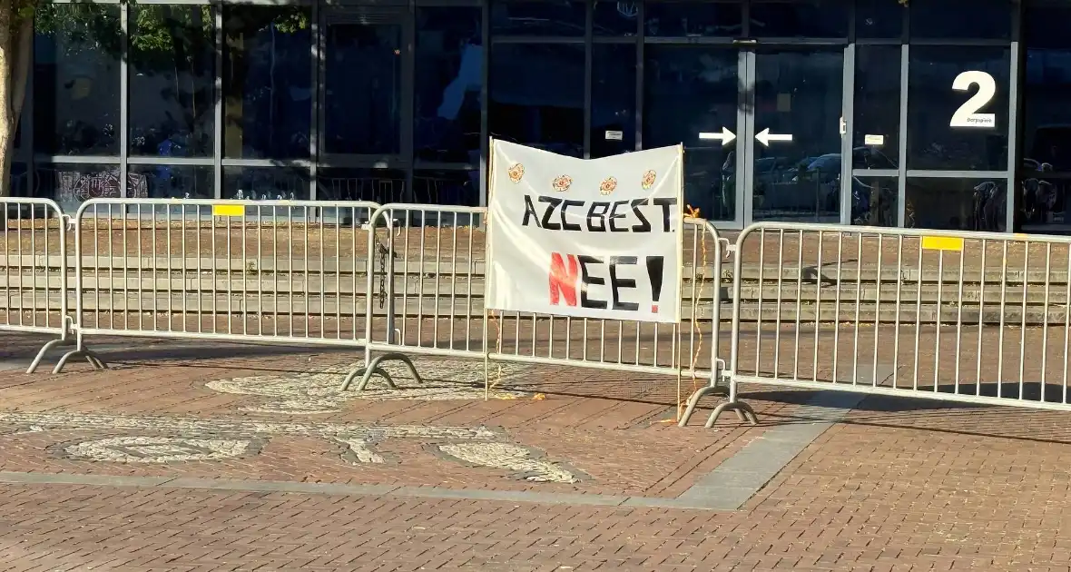 Mobiele eenheid aanwezig bij protest - Foto 3