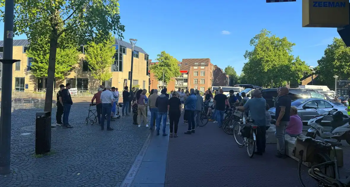 Mobiele eenheid aanwezig bij protest - Foto 4