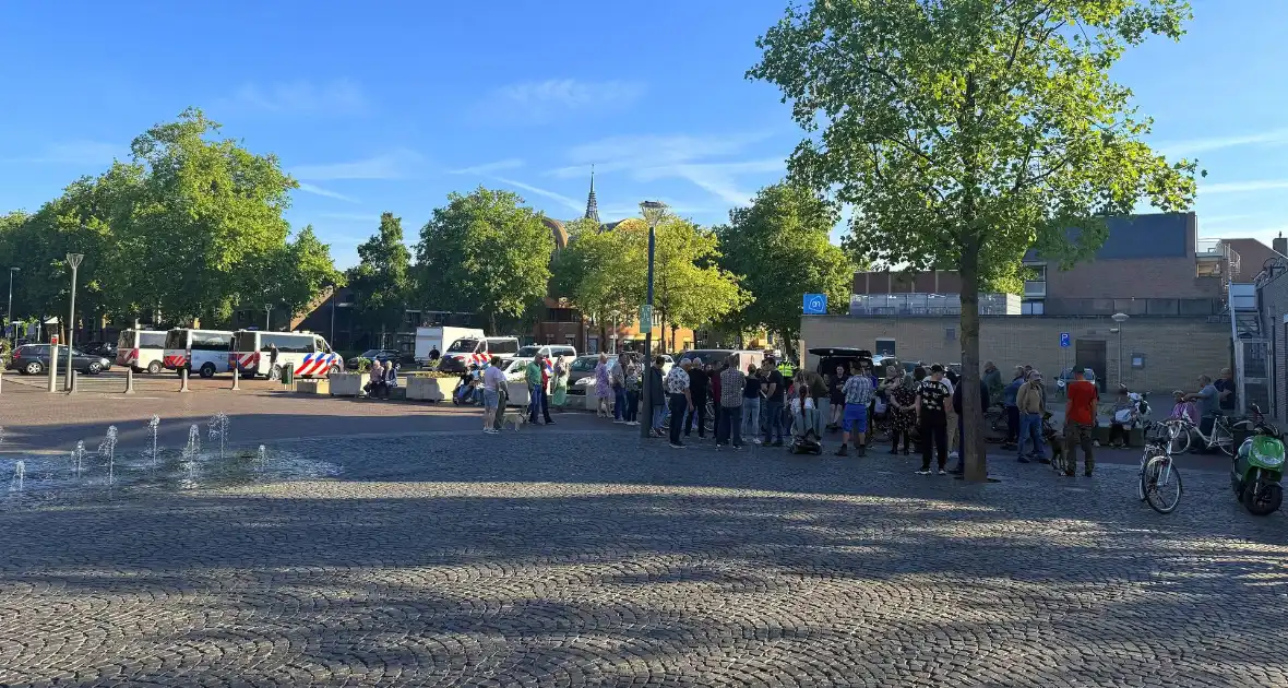 Mobiele eenheid aanwezig bij protest - Foto 6