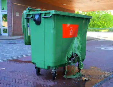 Brandende container geblust door bewoners