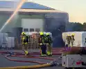 Brandweer druk met grote brand in loods
