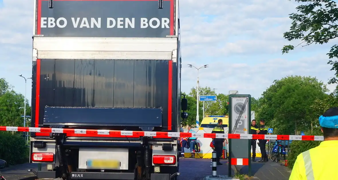 Fietser zwaargewond bij ernstig ongeval - Foto 1