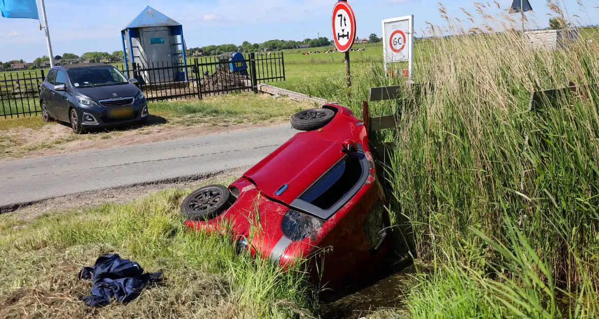Invalidenauto raakt te water na ongeval - Foto 2