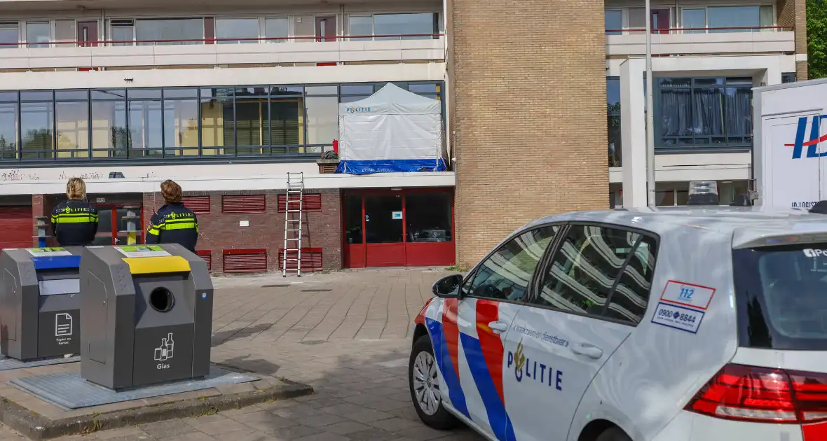 Politie plaatst tent bij gevonden lichaam