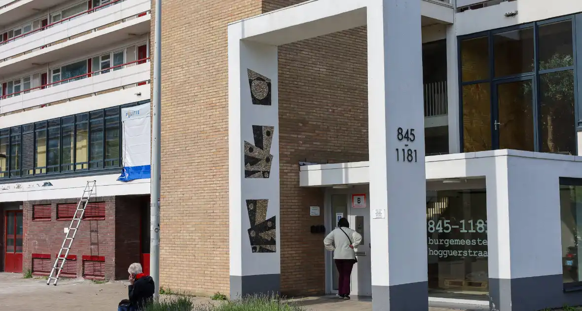 Politie plaatst tent bij gevonden lichaam - Foto 1