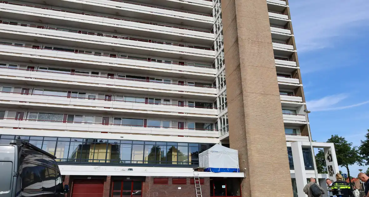 Politie plaatst tent bij gevonden lichaam - Foto 3