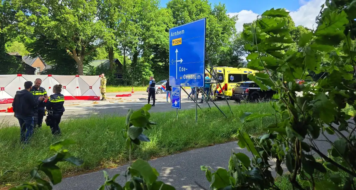 Ongeval leidt tot grote inzet van hulpdiensten - Foto 1