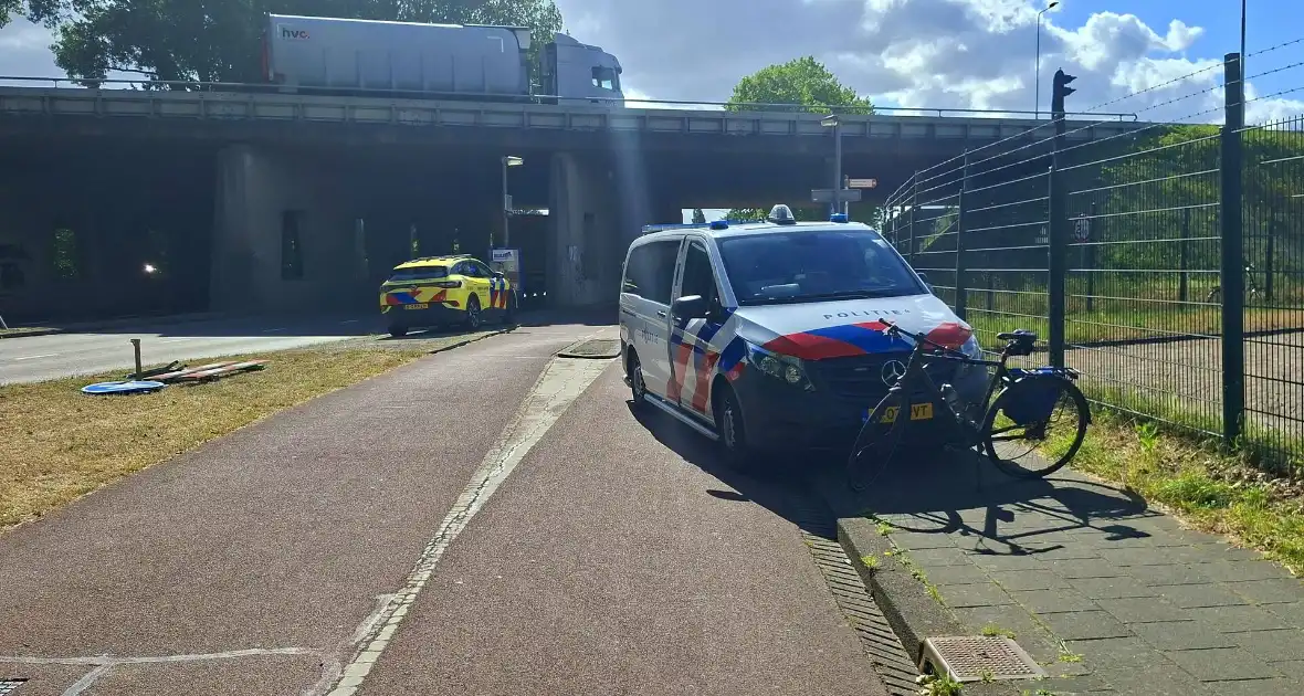 Verkeersongeluk tussen fietser en scooterrijder - Foto 1