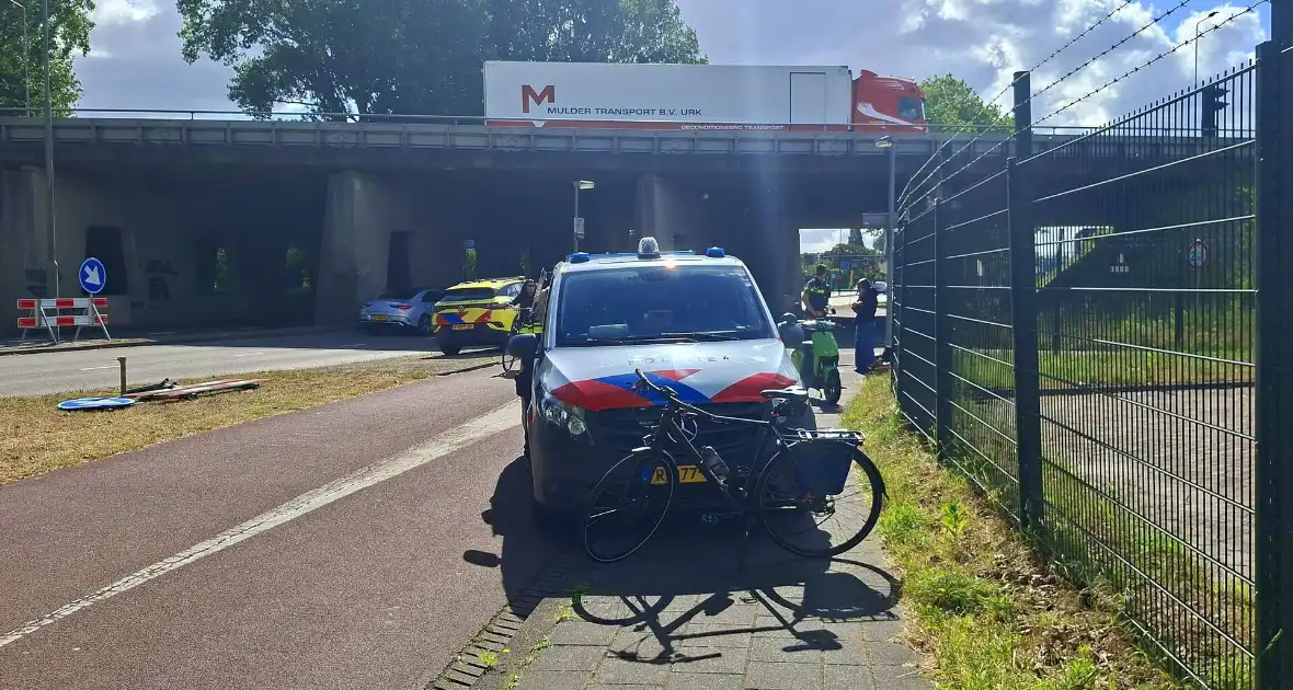 Verkeersongeluk tussen fietser en scooterrijder - Foto 5