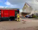 Auto in vlammen op oprit